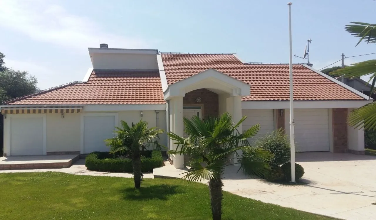 Rent, house, 250m², Donji Kokoti, Podgorica