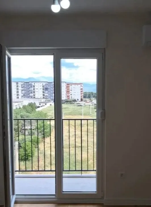 Izdavanje, jednosoban stan, 42m², Pobrežje, Podgorica