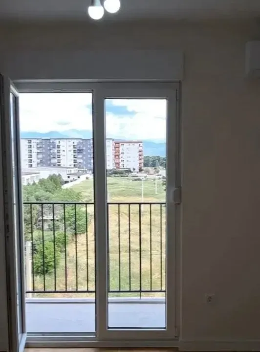 Izdavanje, jednosoban stan, 42m², Pobrežje, Podgorica