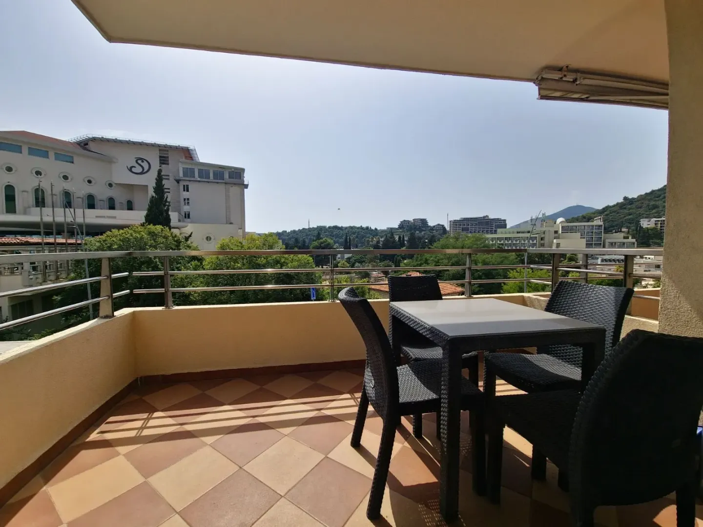 Rent, two bedroom apartment, 110m², Bečići, Budva