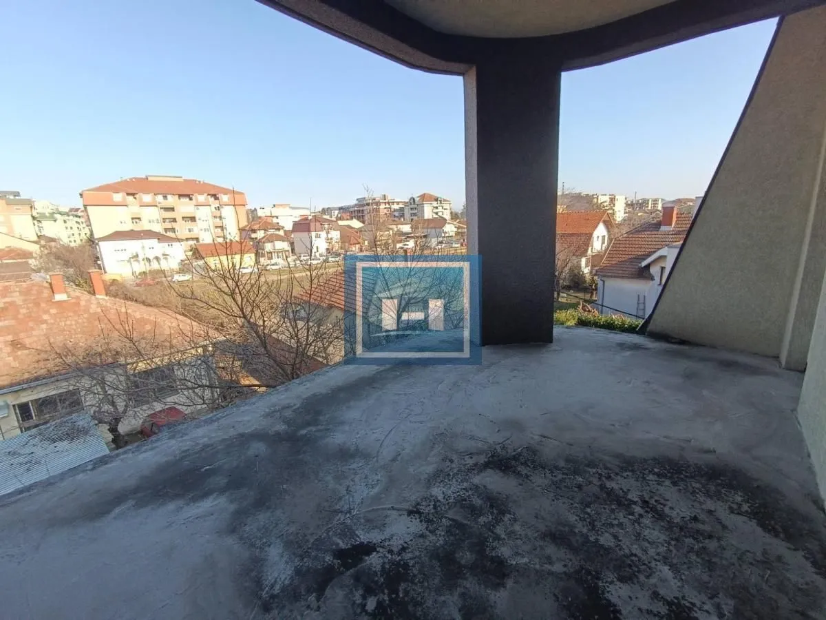 Prodaja, četvorosoban stan, 146m², Centar, Jagodina