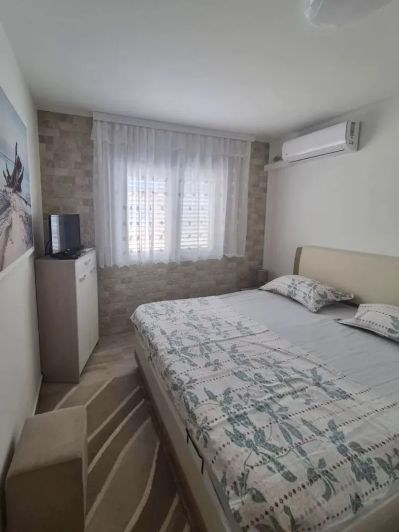 Izdavanje, jednosoban stan, 50m², Rozino, Budva