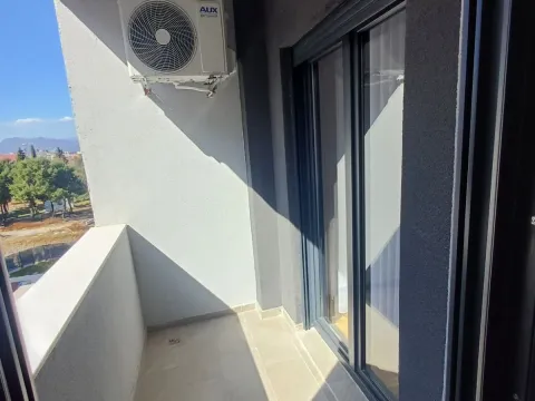 Izdavanje, jednosoban stan, 44m², Stari Aerodrom, Podgorica - image 11