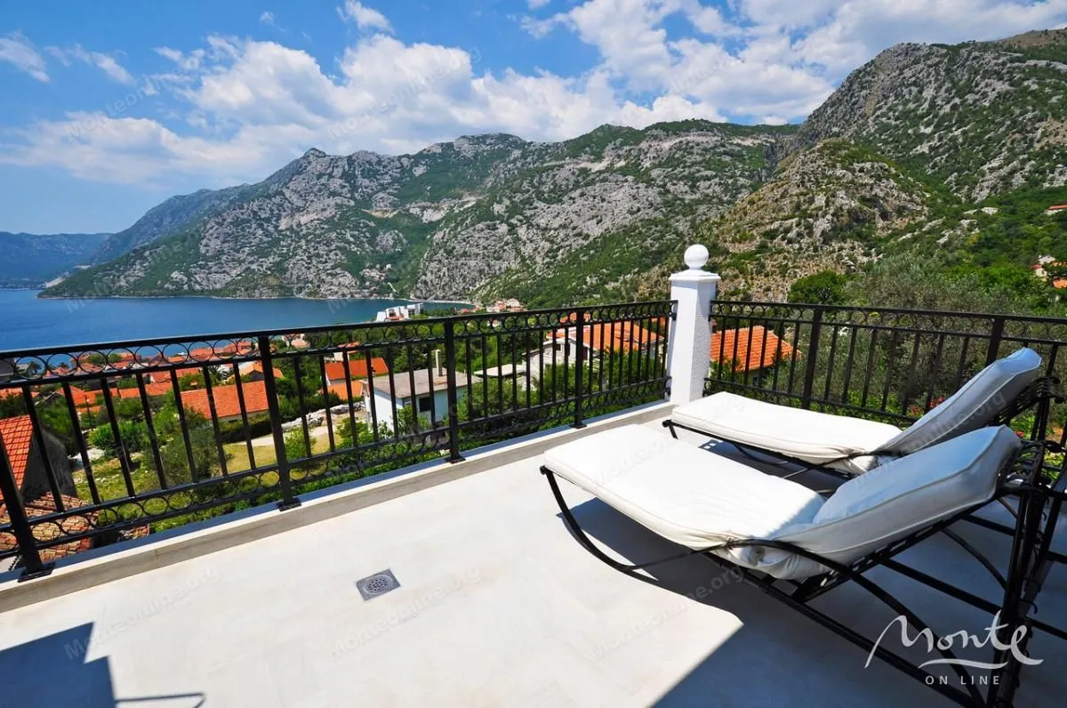 Sale, office space, 570m², Risan, Kotor