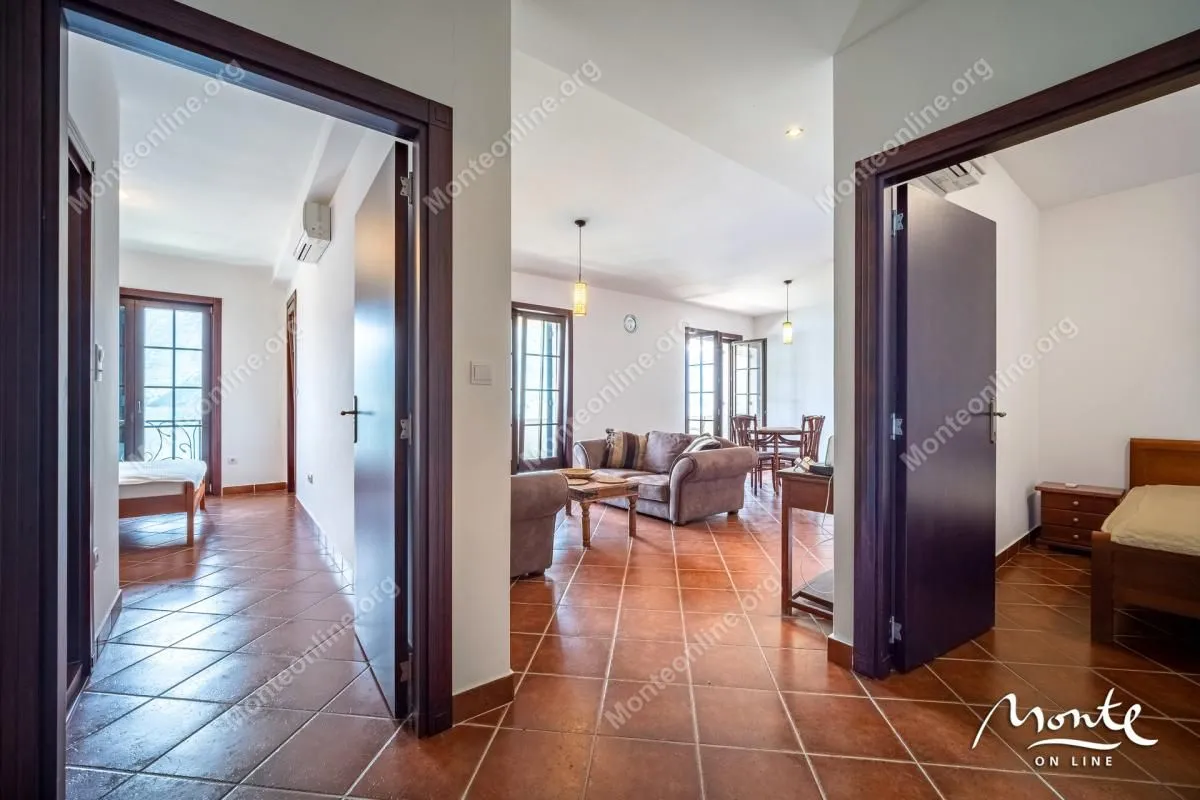 Prodaja, dvosoban stan, 94m², Kostanjica, Kotor