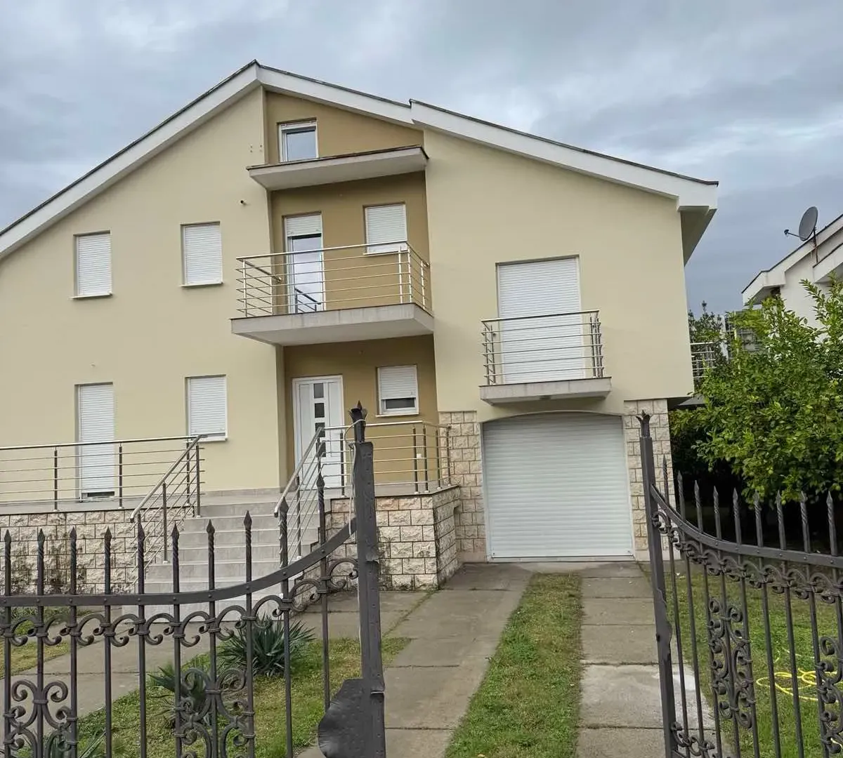 Rent, house, 500m², Stari Aerodrom, Podgorica