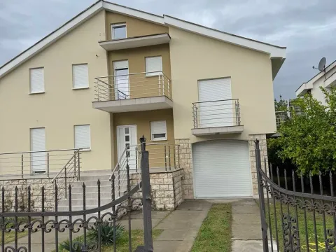 Izdavanje, kuća, 500m², Stari Aerodrom, Podgorica - image 16