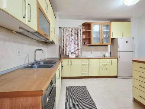 Izdavanje, trosoban stan, 110m², Gorica C, Podgorica - image 5