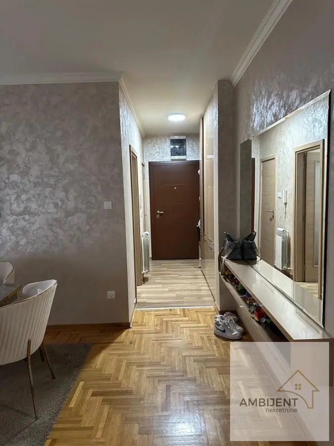 Prodaja, trosoban stan, 84m², Centar, Stara Pazova