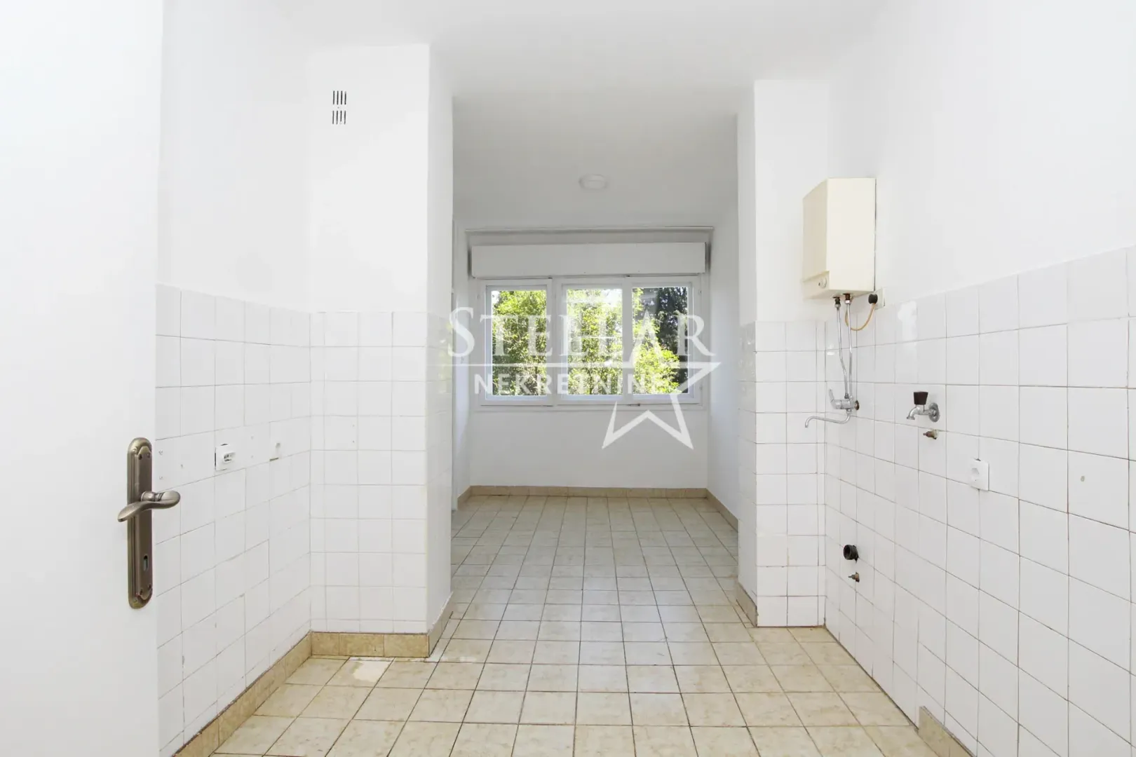 Izdavanje, trosoban stan, 82m², Tuški Put, Podgorica