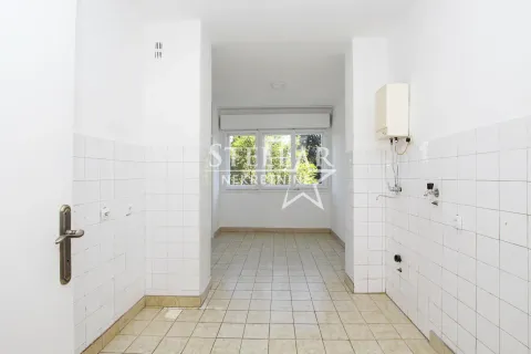 Izdavanje, trosoban stan, 82m², Tuški Put, Podgorica - image 3