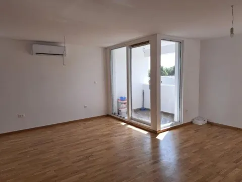 Prodaja, trosoban stan, 93m², Blok 5, Podgorica - image 4