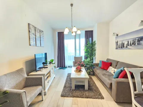 Izdavanje, jednosoban stan, 57m², Budva, Crna Gora