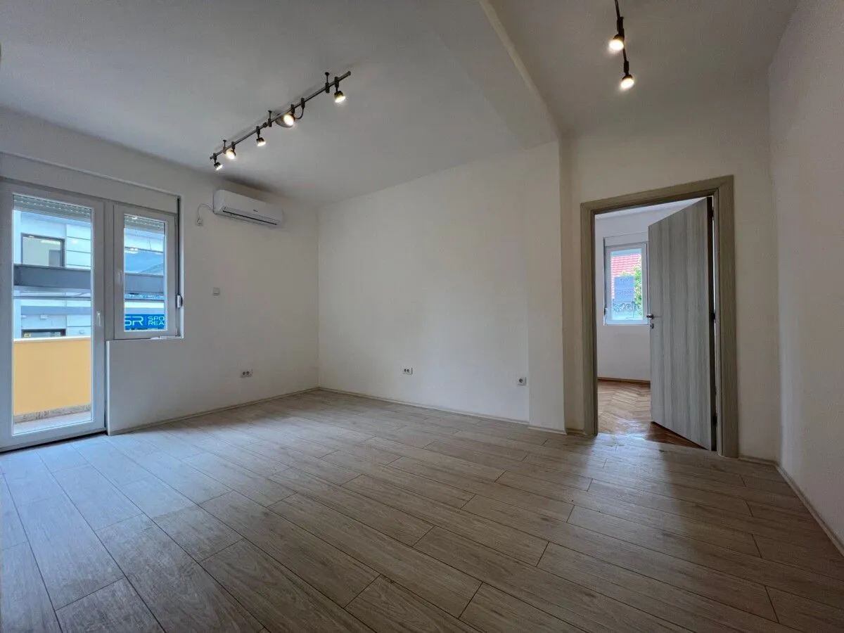 Rent, office space, 61m², Centar, Podgorica