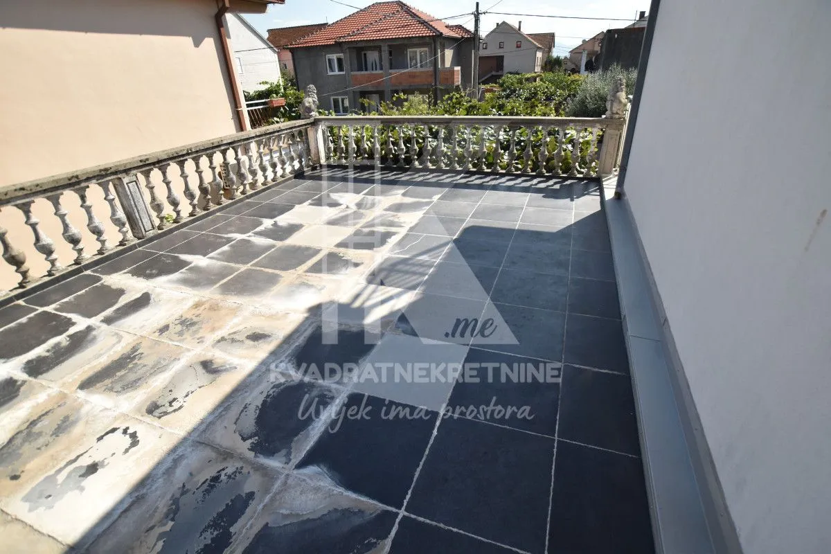 Sale, house, 250m², Zelenika, Podgorica