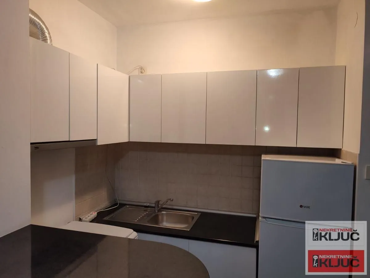 Izdavanje, garsonjera, 29m², Grbavica, Novi Sad Sve Podlokacije