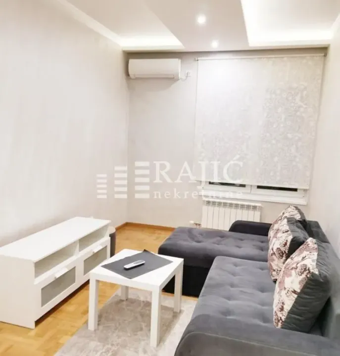 Rent, one bedroom apartment, 40m², Vračar Centar, Vračar Sve Podlokacije