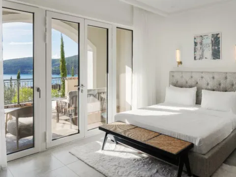 Izdavanje, garsonjera, 40m², Tivat, Crna Gora - image 3
