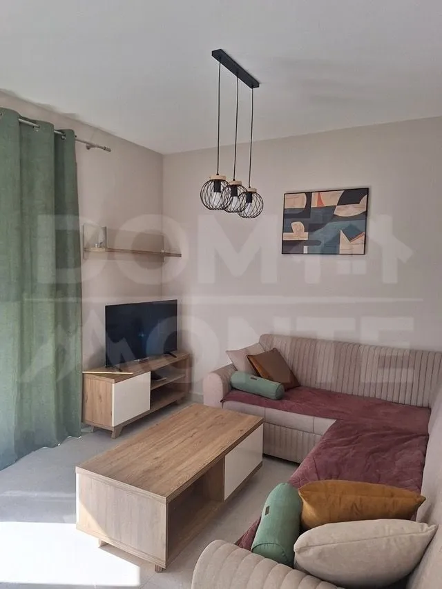 Izdavanje, jednosoban stan, 33m², Tivat, Crna Gora