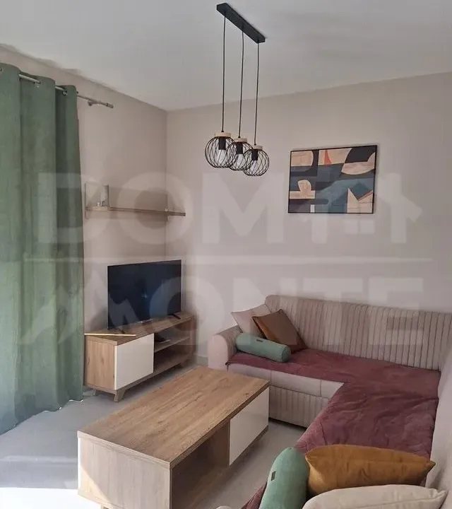 Izdavanje, jednosoban stan, 33m², Tivat, Crna Gora