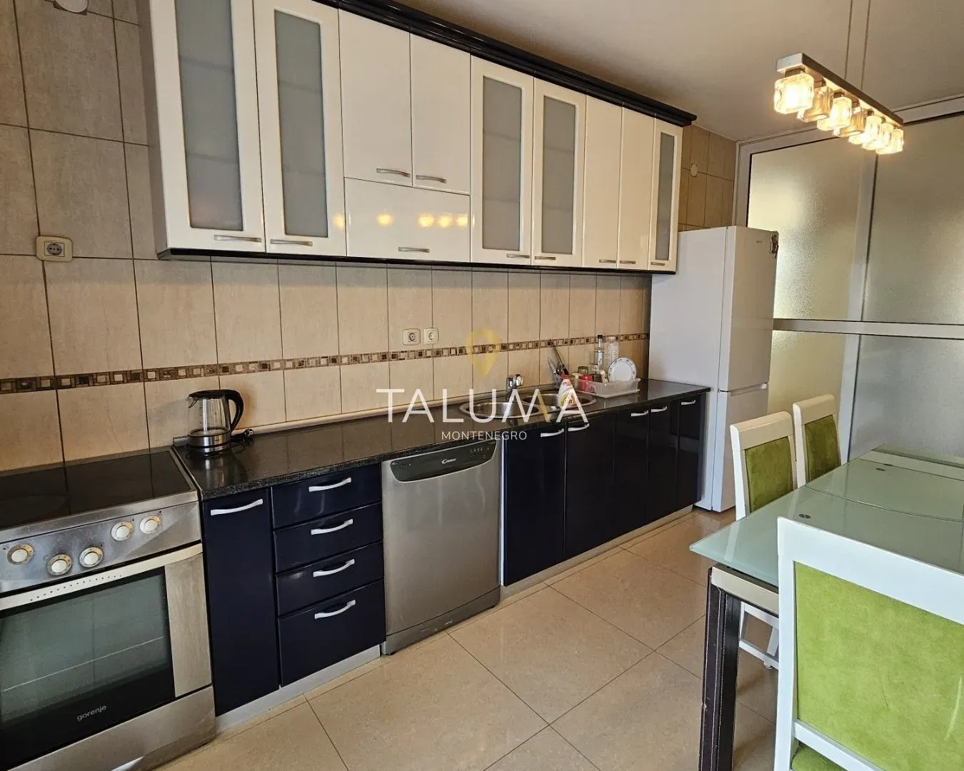 Izdavanje, trosoban stan, 130m², Gornja Gorica, Podgorica