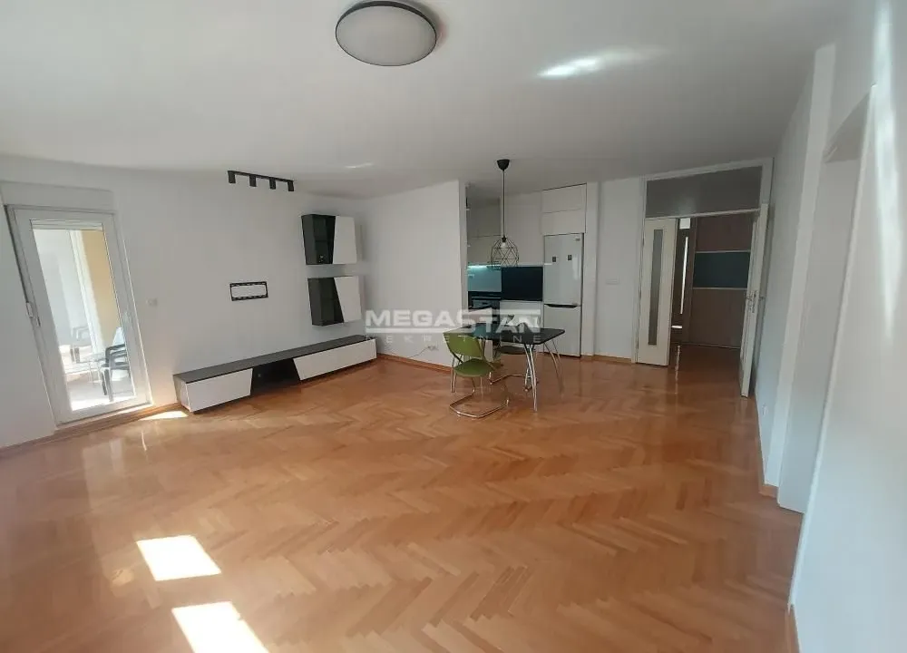Izdavanje, trosoban stan, 92m², Voždovac Sve Podlokacije, Beograd