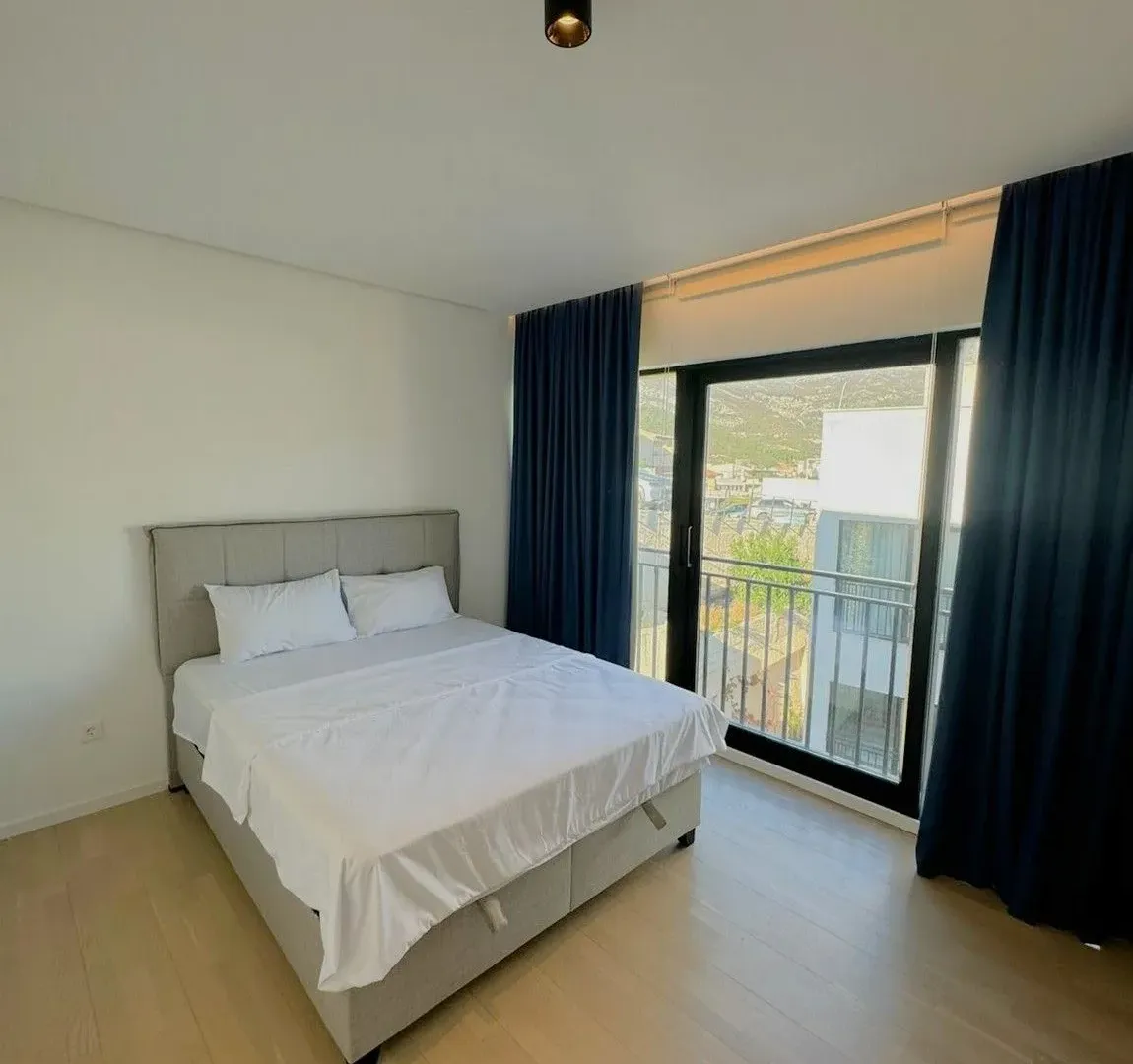 Prodaja, trosoban stan, 125m², Centar, Budva
