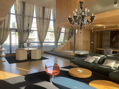 Izdavanje, dvosoban stan, 210m², Kalenić Pijaca, Vračar Sve Podlokacije - image 2