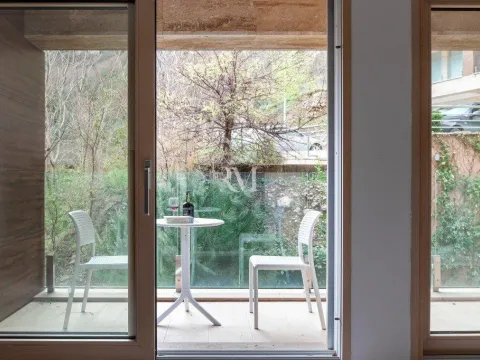 Rent, one bedroom apartment, 61m², Škaljari, Kotor - image 2