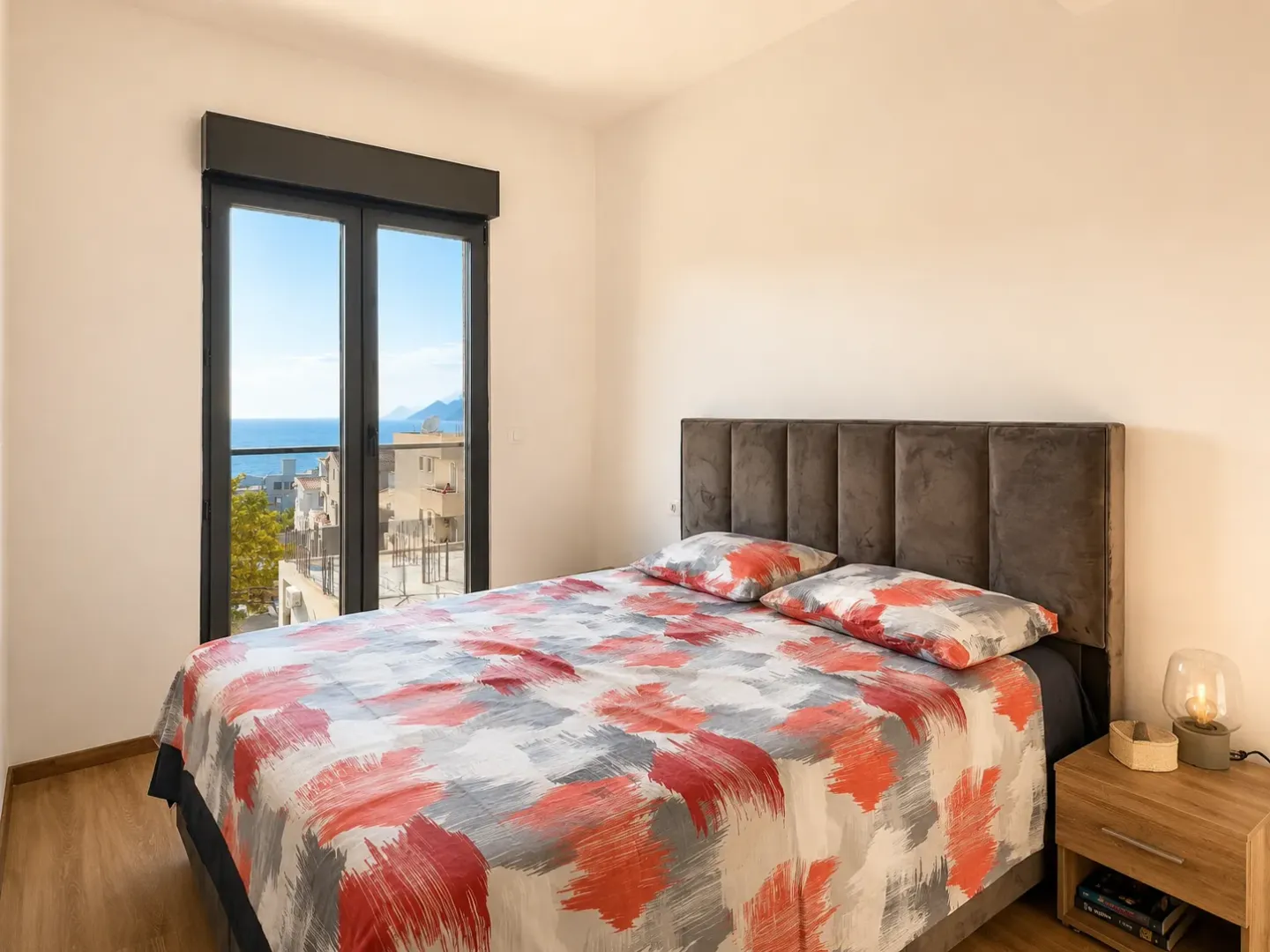 Furnished bedroom with a double bed and sea view.