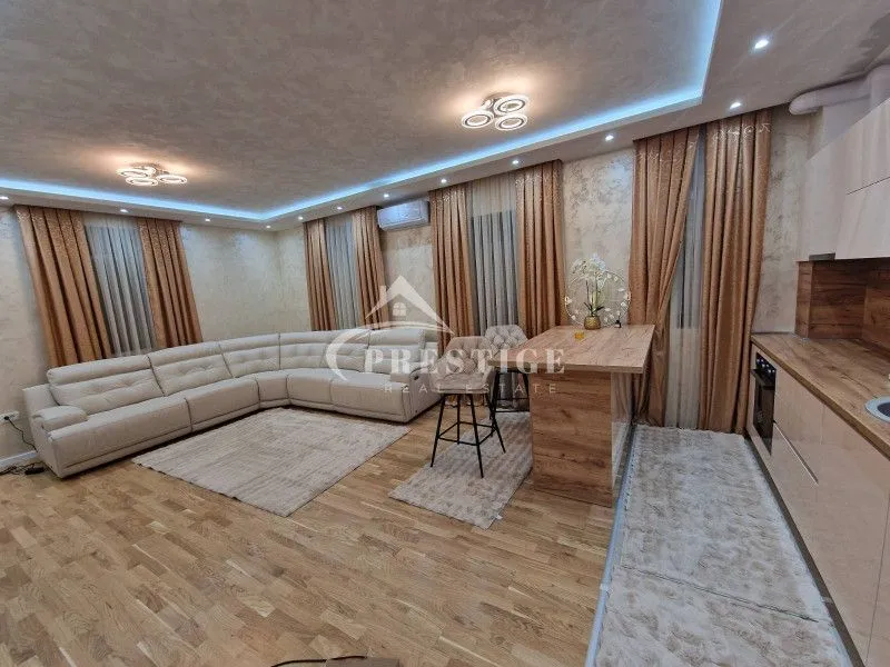 Izdavanje, dvosoban stan, 85m², Stara Varoš, Podgorica