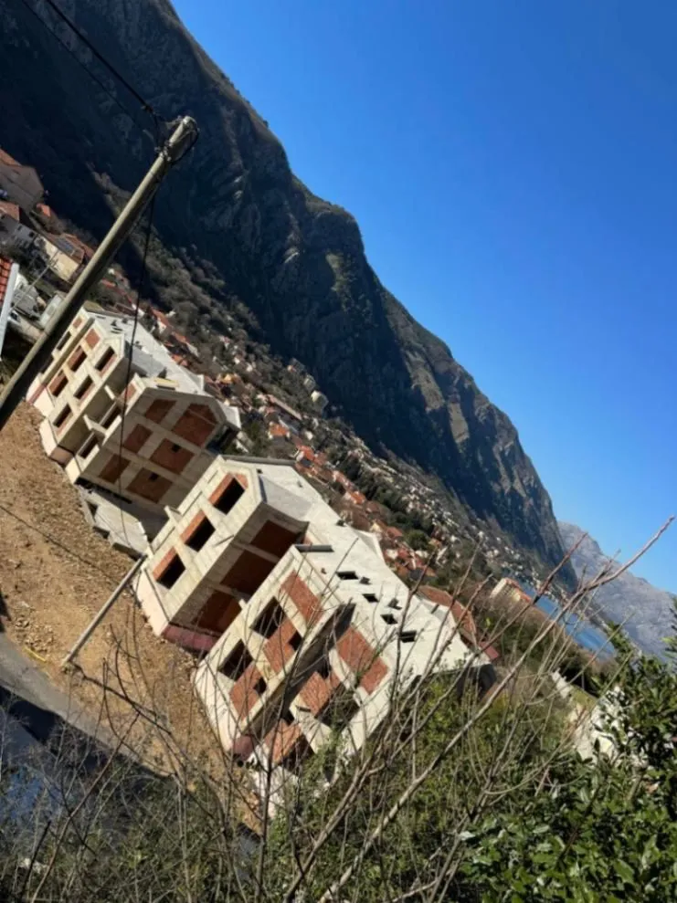 Prodaja, dvosoban stan, 94m², Škaljari, Kotor