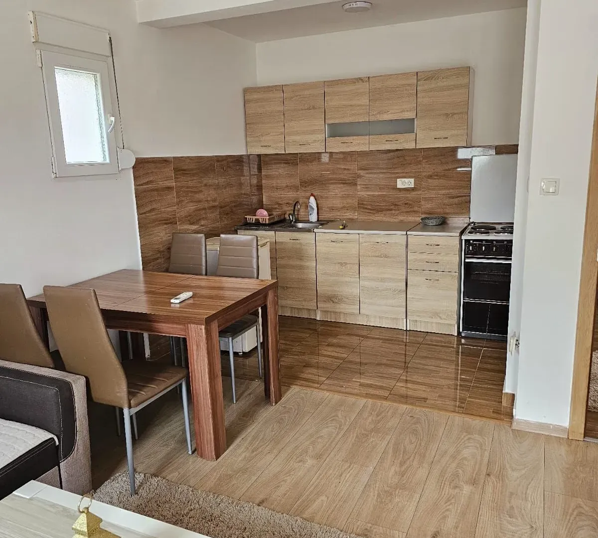 Izdavanje, dvosoban stan, 50m², Stari Aerodrom, Podgorica