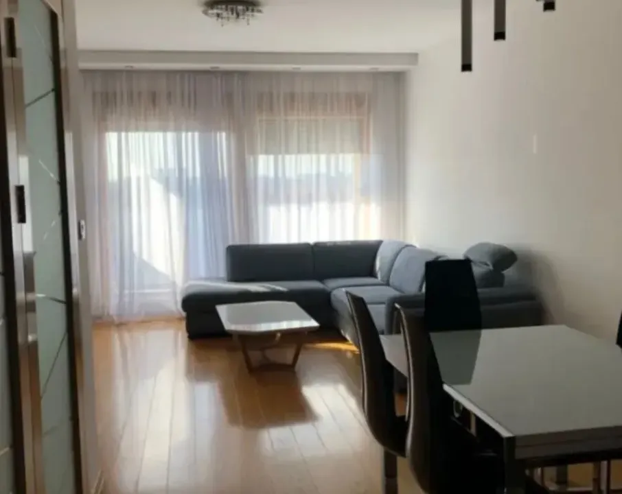 Izdavanje, trosoban stan, 101m², Preko Morače, Podgorica