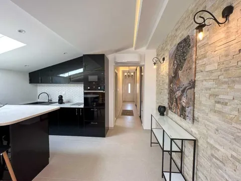 Izdavanje, jednosoban stan, 53m², Centar, Tivat - image 2