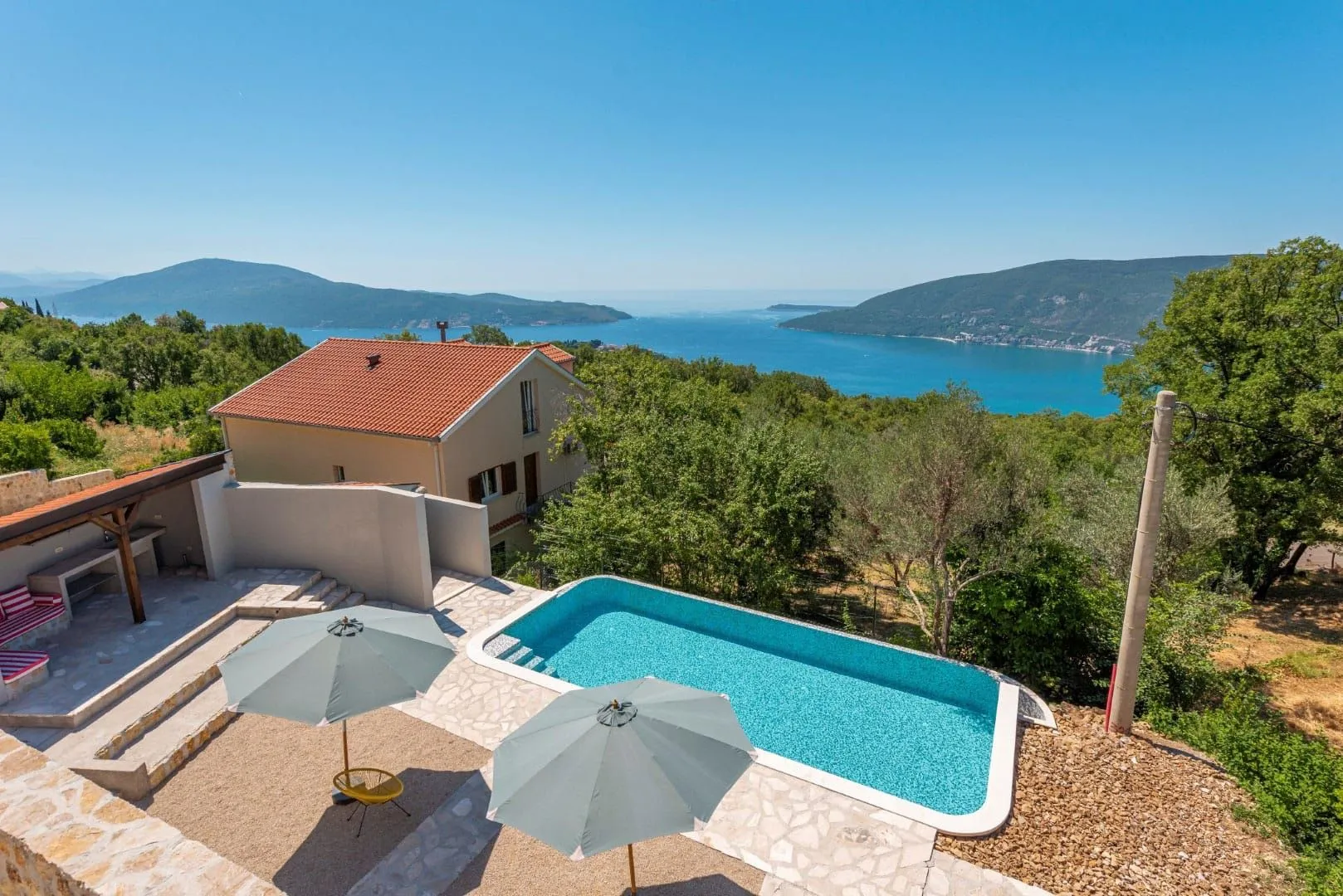 Prodaja, četvorosoban stan, 2000m², Trebešin, Herceg Novi