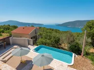 Prodaja, četvorosoban stan, 2000m2, Trebešin, Herceg Novi