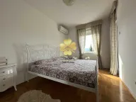 Izdavanje, trosoban stan, 100m², Blok 9, Podgorica - image 16