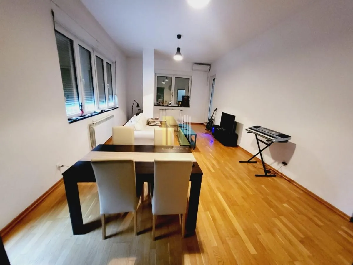 Sale, four bedroom apartment, 108m², Bulevar Oslobodjenja, Novi Sad Sve Podlokacije