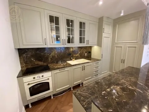 Izdavanje, četvorosoban stan, 170m², Čubura, Beograd - image 9