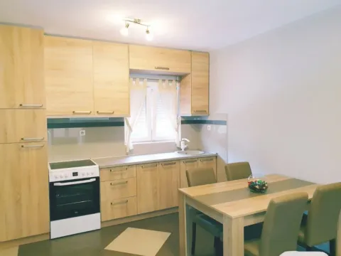 Izdavanje, dvosoban stan, 54m², Kalimanj, Tivat - image 5