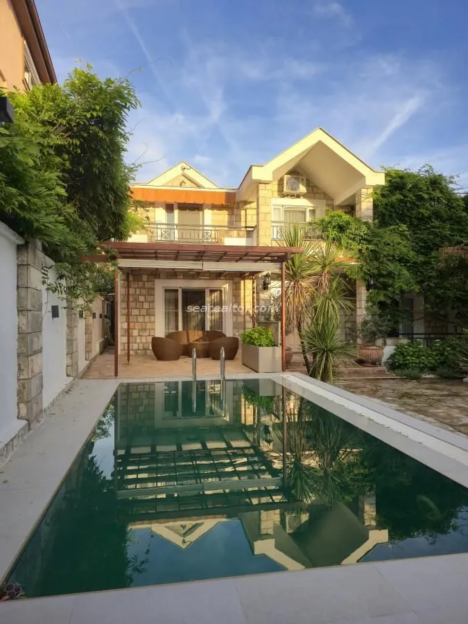Prodaja, kuća, 234m², Mrčevac, Tivat
