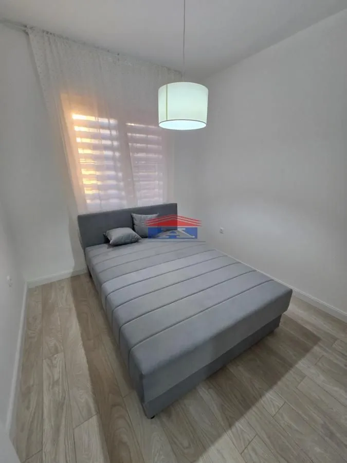 Izdavanje, četvorosoban stan, 69m², Centar, Novi Sad