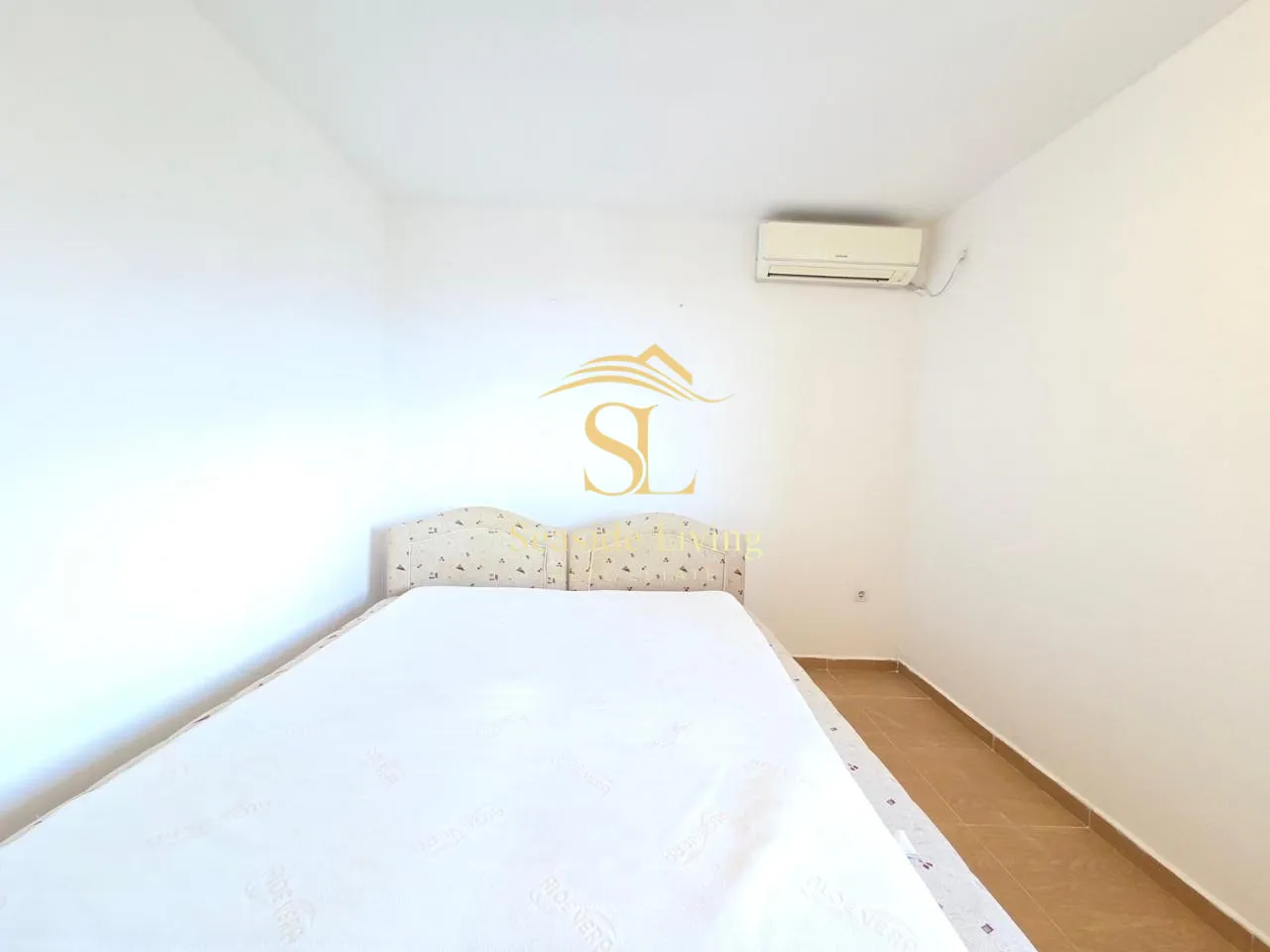 Bedroom with a double bed and air conditioning.