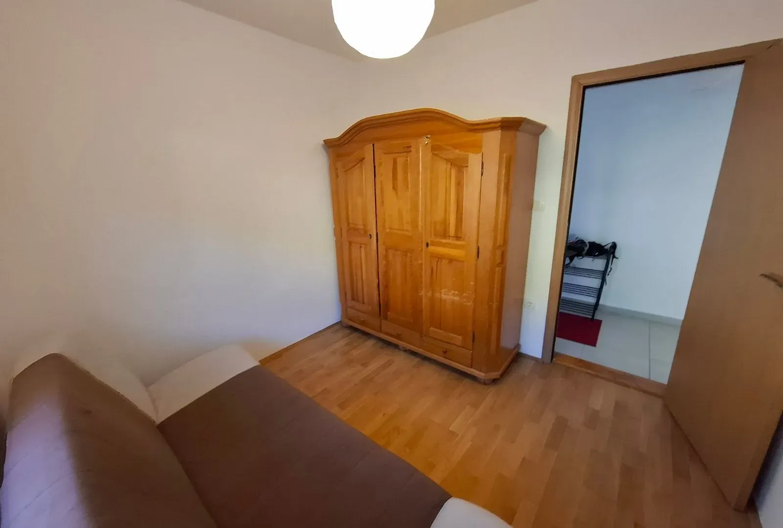 Izdavanje, dvosoban stan, 70m², Radanovići, Kotor