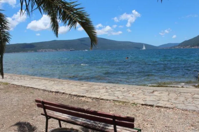 Izdavanje, dvosoban stan, 80m², Donja Lastva, Tivat