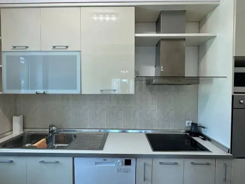 Izdavanje, dvosoban stan, 82m², Centar, Budva - image 7