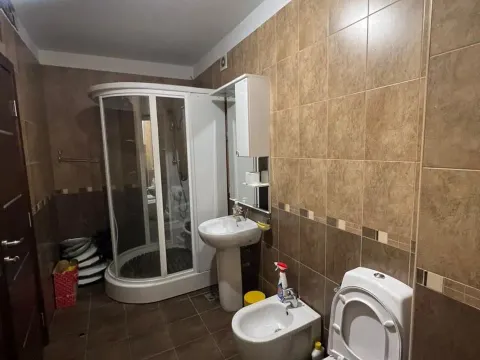 Izdavanje, četvorosoban stan, 200m², Preko Morače, Podgorica - image 13