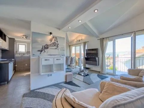 Izdavanje, trosoban stan, 120m², Seljanovo, Tivat - image 2