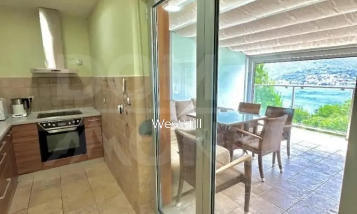 Sale, two bedroom apartment, 102m², Dobrota, Kotor